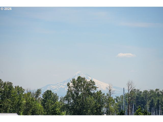 170 N HAYDEN BAY Dr, Portland, OR 97217