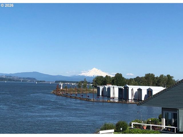 170 N HAYDEN BAY Dr, Portland, OR 97217