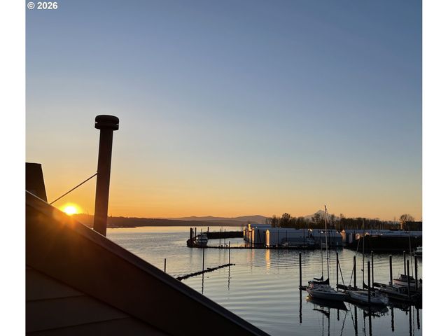 170 N HAYDEN BAY Dr, Portland, OR 97217