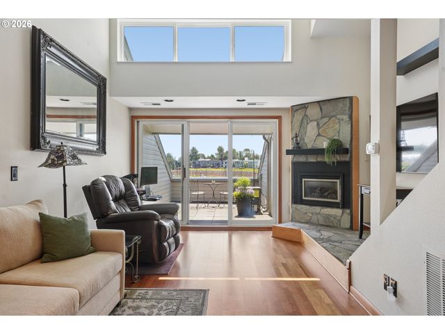 170 N HAYDEN BAY Dr, Portland, OR 97217
