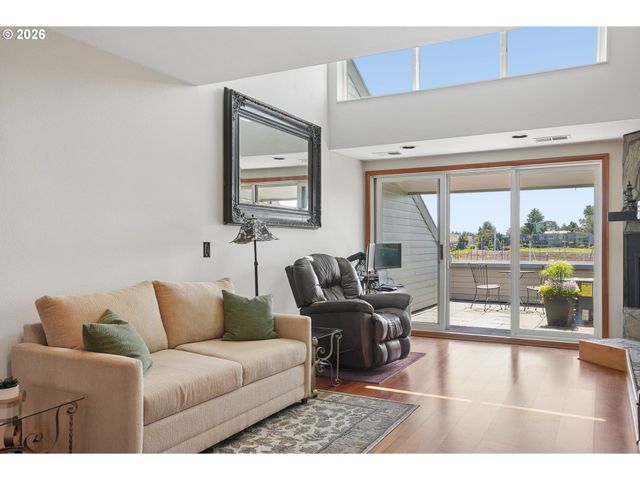 170 N HAYDEN BAY Dr, Portland, OR 97217