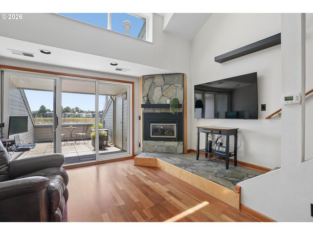 170 N HAYDEN BAY Dr, Portland, OR 97217