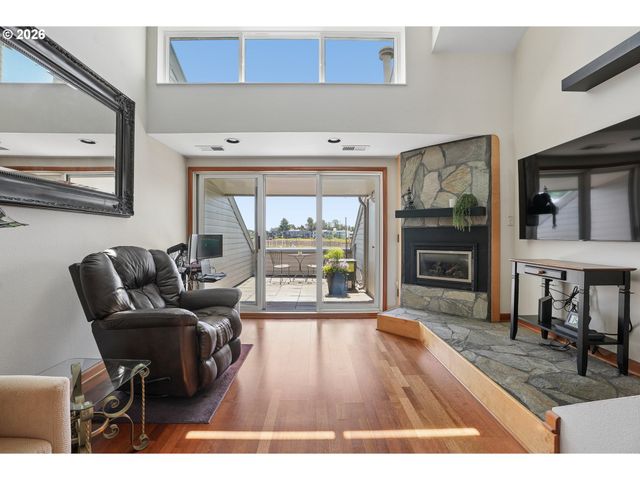 170 N HAYDEN BAY Dr, Portland, OR 97217