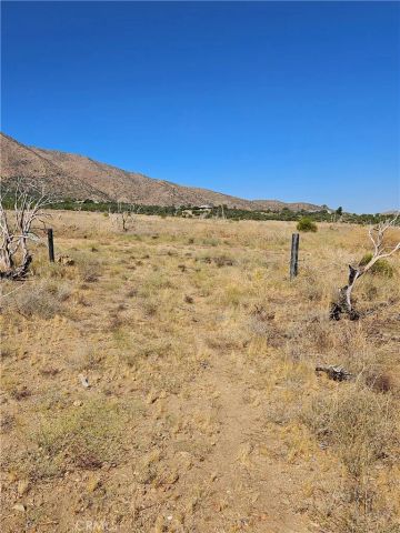 118 E Avenue South, Juniper Hills, CA 93543