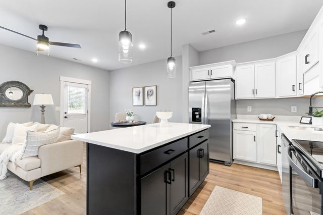 208 Jonathan Wade Pvt Cir, Clarksville, TN 37043