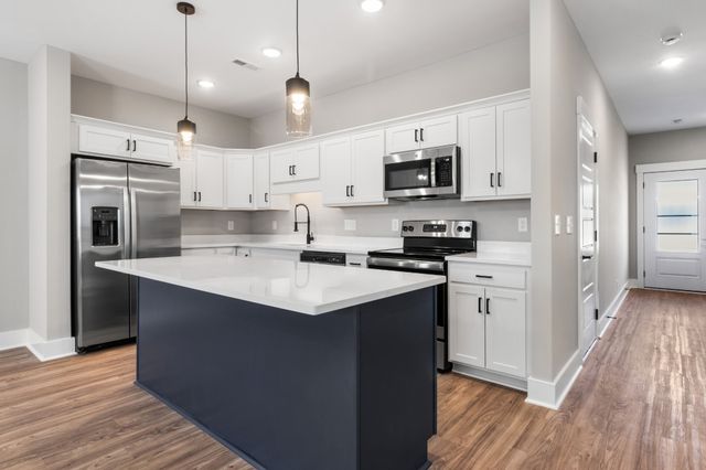 208 Jonathan Wade Pvt Cir, Clarksville, TN 37043