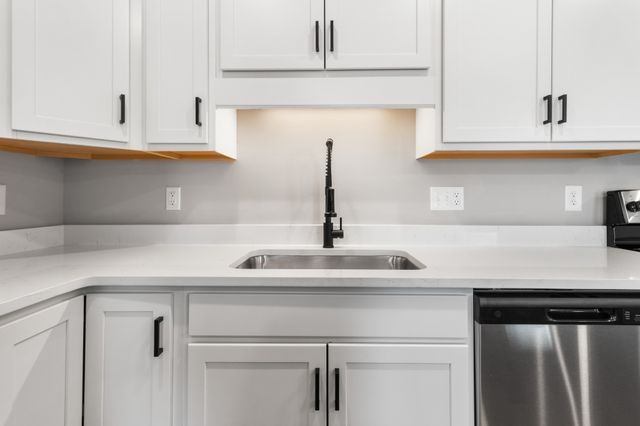 208 Jonathan Wade Pvt Cir, Clarksville, TN 37043