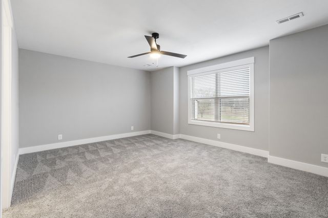 208 Jonathan Wade Pvt Cir, Clarksville, TN 37043