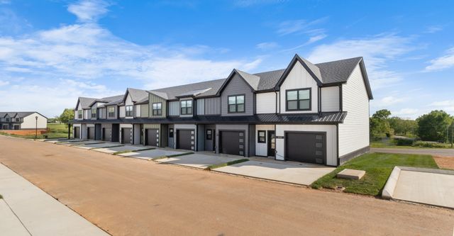 208 Jonathan Wade Pvt Cir, Clarksville, TN 37043