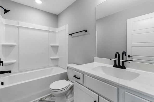 208 Jonathan Wade Pvt Cir, Clarksville, TN 37043