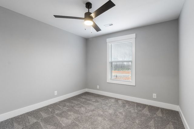 208 Jonathan Wade Pvt Cir, Clarksville, TN 37043