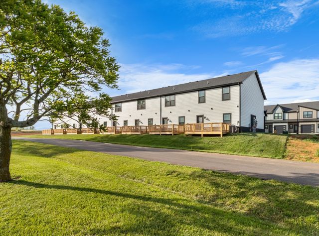 208 Jonathan Wade Pvt Cir, Clarksville, TN 37043