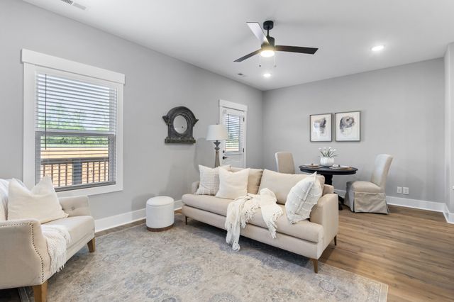 208 Jonathan Wade Pvt Cir, Clarksville, TN 37043