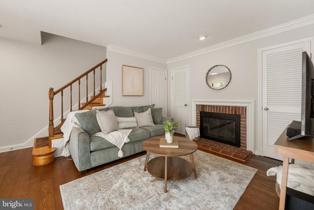 812 BASHFORD LN, Alexandria, VA 22314