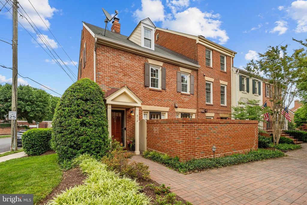 812 BASHFORD LN, Alexandria, VA 22314