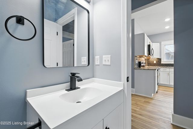 220 N 39th St, Louisville, KY 40212