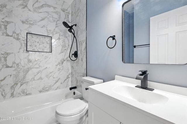 220 N 39th St, Louisville, KY 40212