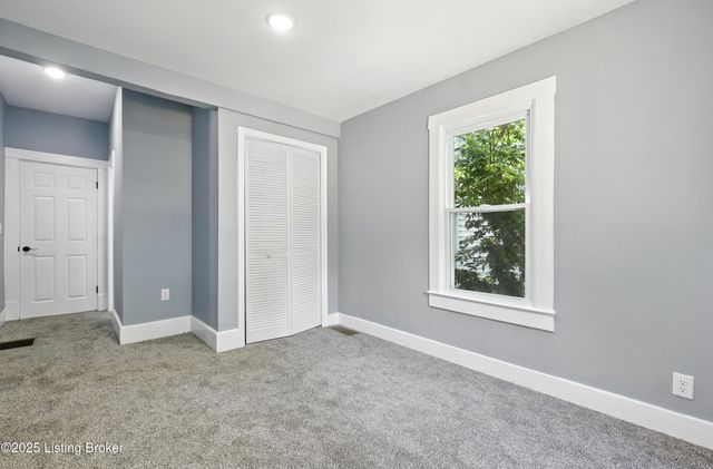 220 N 39th St, Louisville, KY 40212