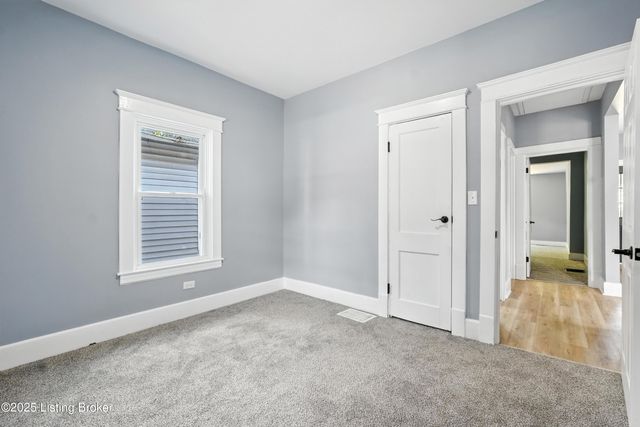 220 N 39th St, Louisville, KY 40212