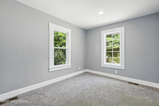 220 N 39th St, Louisville, KY 40212