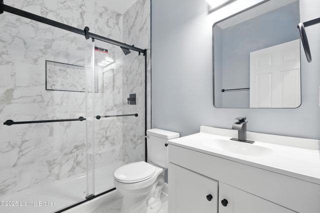 220 N 39th St, Louisville, KY 40212