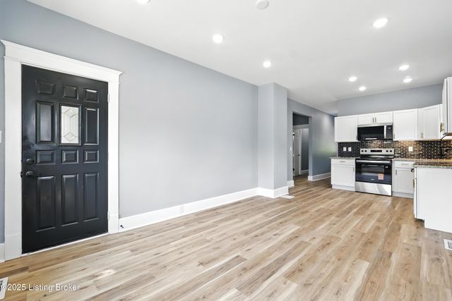 220 N 39th St, Louisville, KY 40212