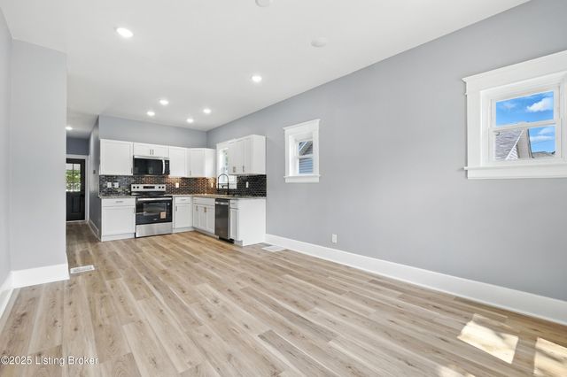 220 N 39th St, Louisville, KY 40212