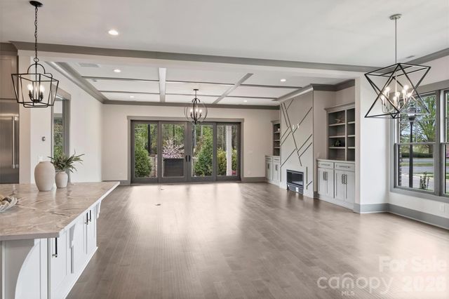 8159 Fairview Road, Charlotte, NC 28226