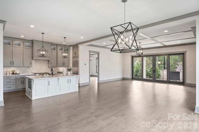 8159 Fairview Road, Charlotte, NC 28226