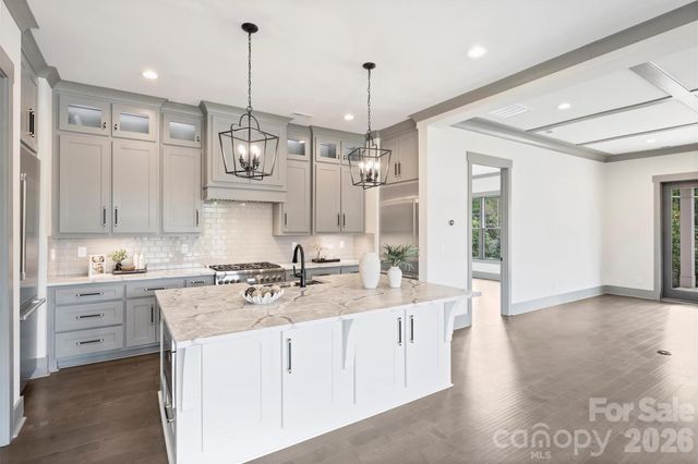 8159 Fairview Road, Charlotte, NC 28226