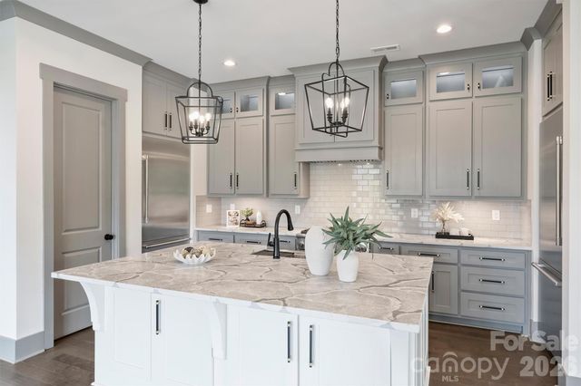 8159 Fairview Road, Charlotte, NC 28226