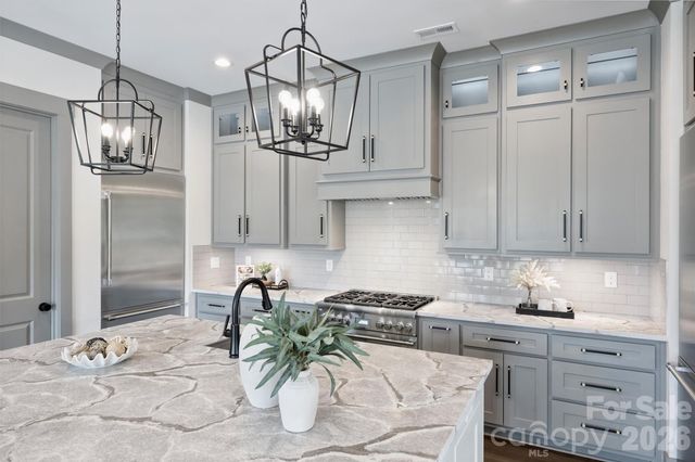 8159 Fairview Road, Charlotte, NC 28226