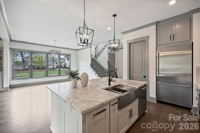 8159 Fairview Road, Charlotte, NC 28226