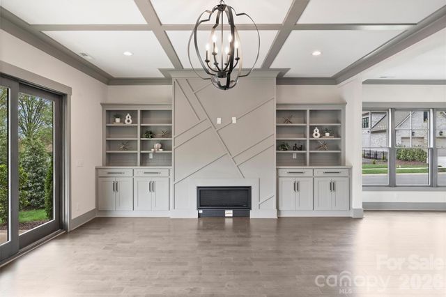 8159 Fairview Road, Charlotte, NC 28226