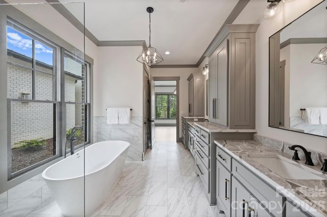 8159 Fairview Road, Charlotte, NC 28226