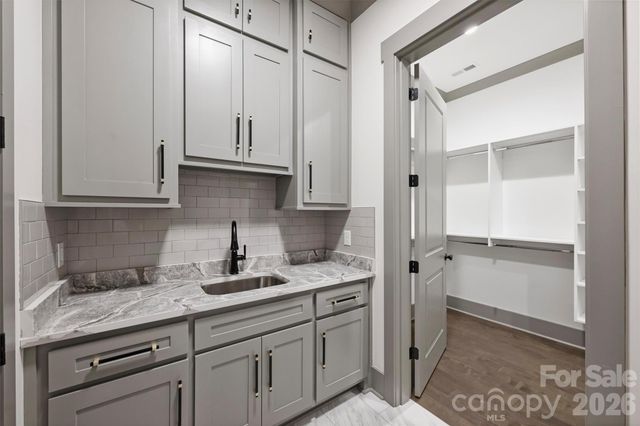 8159 Fairview Road, Charlotte, NC 28226