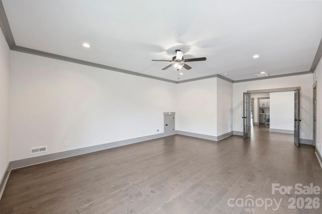 8159 Fairview Road, Charlotte, NC 28226