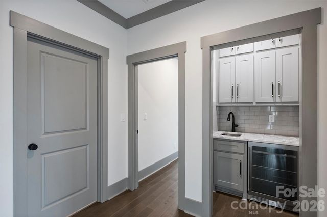 8159 Fairview Road, Charlotte, NC 28226