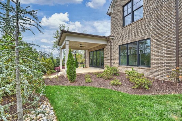 8159 Fairview Road, Charlotte, NC 28226