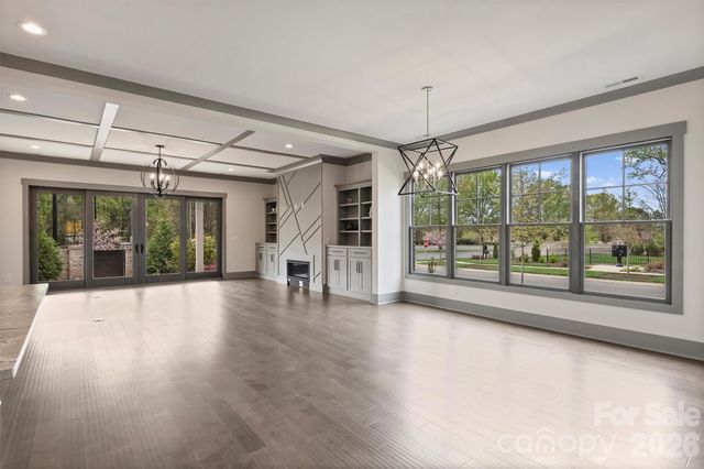 8159 Fairview Road, Charlotte, NC 28226