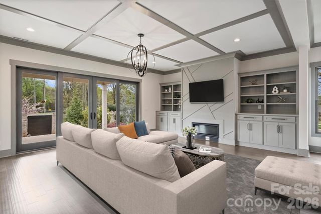 8159 Fairview Road, Charlotte, NC 28226