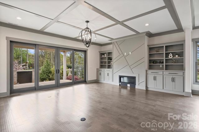 8159 Fairview Road, Charlotte, NC 28226