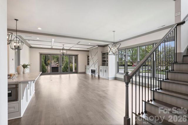 8159 Fairview Road, Charlotte, NC 28226