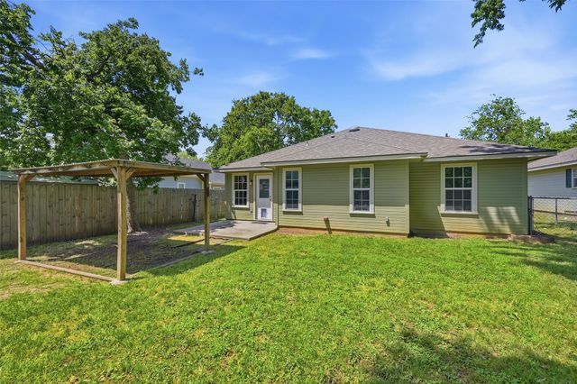 323 Texas Street, Pottsboro, TX 75076