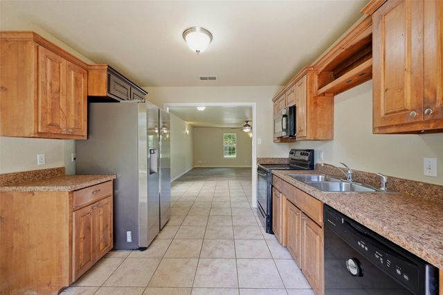 323 Texas Street, Pottsboro, TX 75076