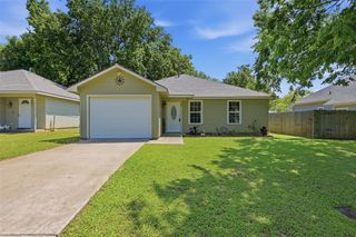 323 Texas Street, Pottsboro, TX 75076