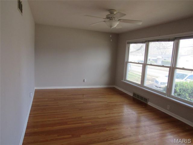 1090 Lindsay Lane, Florissant, MO 63031
