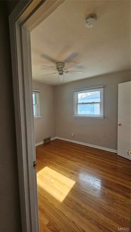 1090 Lindsay Lane, Florissant, MO 63031