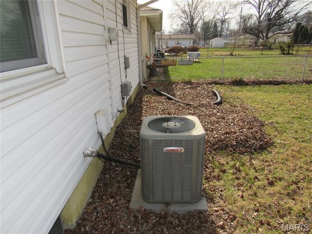 1090 Lindsay Lane, Florissant, MO 63031