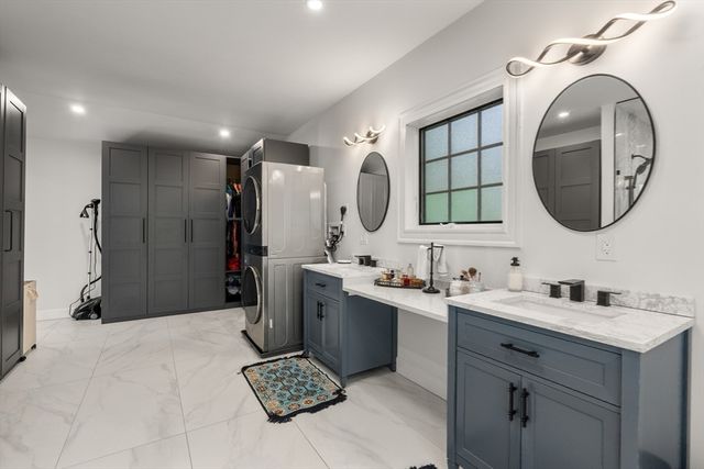 295 Gardner St, Hingham, MA 02043